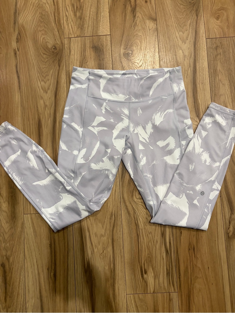 lululemon athletica women’s ' Light grey & White Patterned Leggings